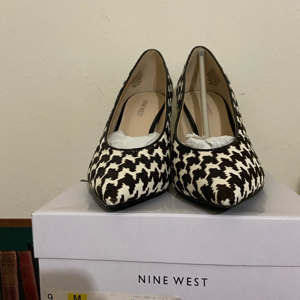 Nine West Women's Black and White Pumps